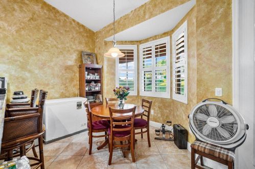 386 Dalton Cir, Fort Pierce FL 34953-5850 exterior