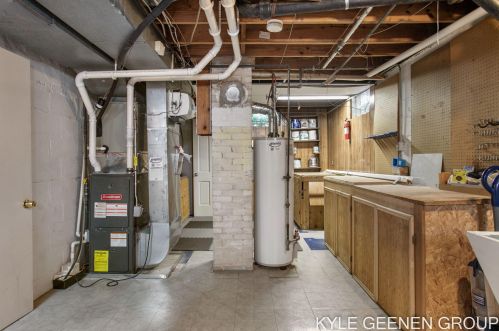 1114 Northlawn St, Grand Rapids MI 49505-3724 exterior