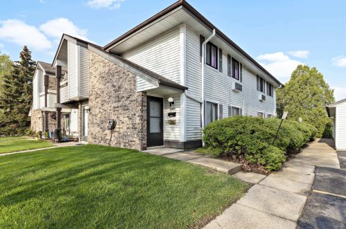 10888 Donna Dr, Milwaukee, WI 53224-2218