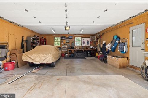 1165 Fox Run Ter, Hanover PA 17331-8742 exterior