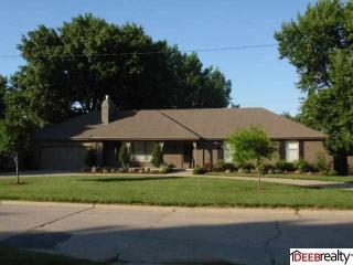 1543 Pinewood Dr, Omaha NE  68144-1443 exterior