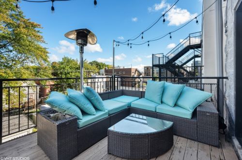 2918 Lyndale St, Chicago IL 60647-2902 exterior