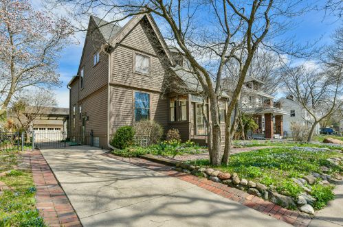 8028 Red Arrow Ct, Milwaukee, WI 53213-3020