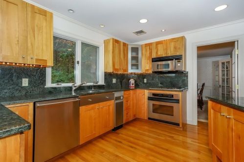 160 High St, Canton MA 02021-3654 exterior