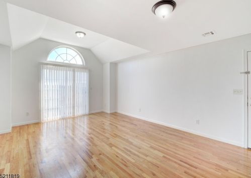 627 Hunterdon St, Newark NJ  07108 exterior