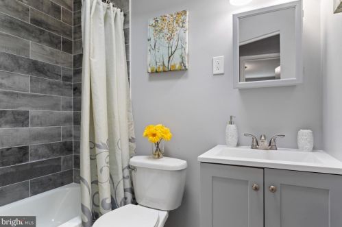 200 Londonderry Ln, Darby PA 19023-2323 exterior