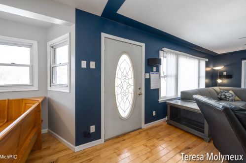 4085 Nicholl Ave, Meskegon MI 49444-3633 exterior