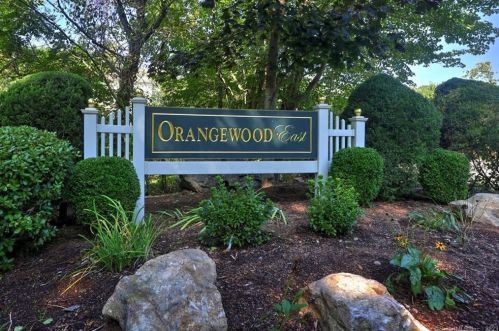 208 Shagbark Dr, Derby, CT 06418-2628