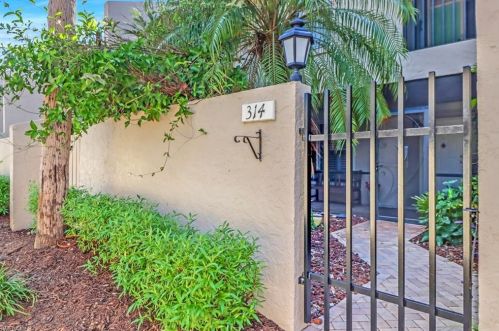 314 Foxtail Ct, Naples, FL 34104-4998