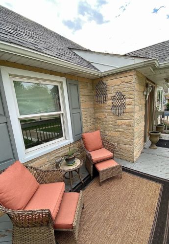 911 Chatham Ave, Elmhurst, IL 60126-4573