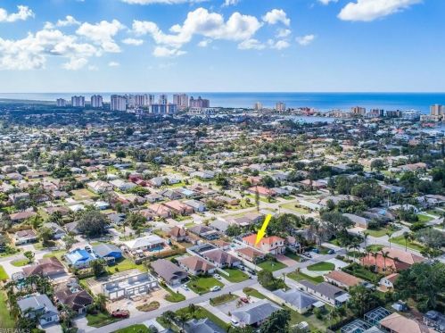 616 104 Ave, Naples FL 34108-3227 exterior