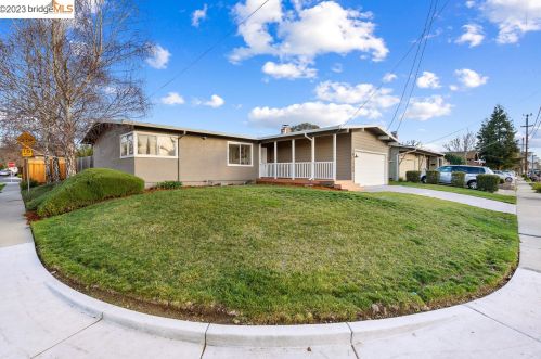 2796 Courtland Dr, Concord CA  94520-4720 exterior