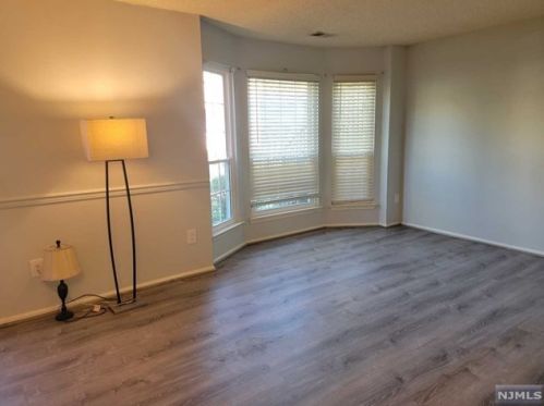 1283 Mulberry Dr, Mahwah NJ  07430-2370 exterior