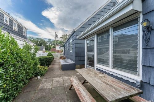 131 Bucknell Rd, Valley Stream NY 11580-5329 exterior