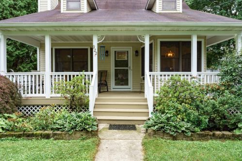 922 Cambridge Dr, Kalamazoo, MI 49001-4402