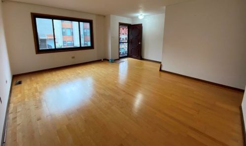 345 30th Pl, Chicago, IL 60616-2652