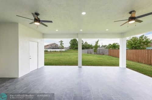 2470 Webster Ln, Fort Pierce FL 34953-5751 exterior