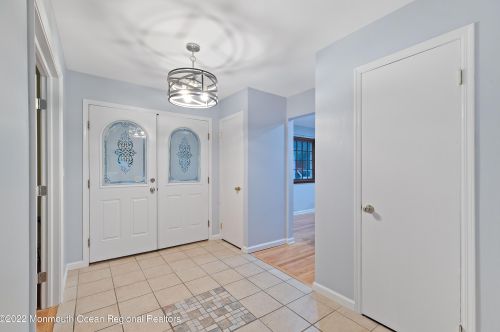 2 Karen Ct, West Long Branch, NJ 07764-1224