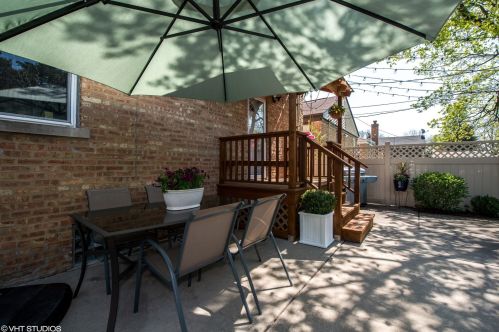 6098 Caldwell Ave, Chicago IL 60646-4111 exterior