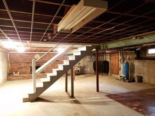 121 Morningside Dr, Torrington CT 06790-5841 exterior