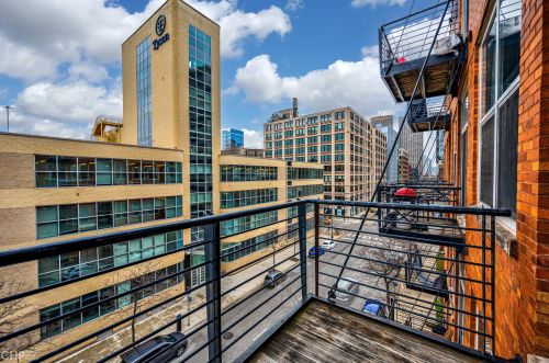 417 Jefferson St, Chicago IL  60654-0039 exterior