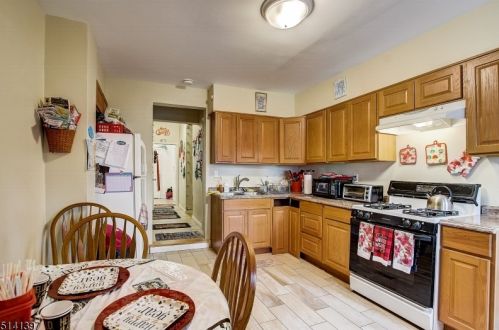 1645 Church St, Rahway NJ 07065-3424 exterior