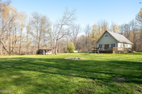 18694 Williamsville St, Cassopolis, MI 49031-9505