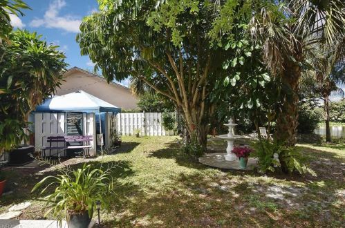 1097 Alhambra Cir, Naples FL 34103-3287 exterior