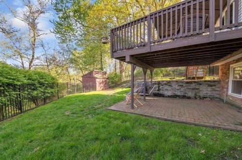 589 Clemson Dr, Pittsburgh PA 15243-1736 exterior