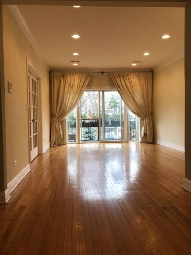 2000 Greenleaf Ave, Chicago, IL 60645-3589