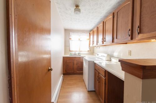 33 Tabor Rd, Enfield CT 06082-2056 exterior