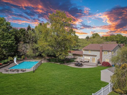 35 Lucille Ln, Huntington Station, NY 11746-5848