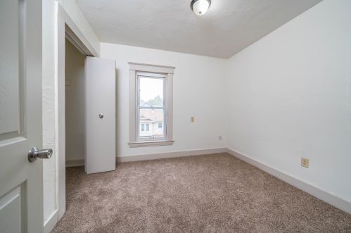 1020 Clinton Ave, Kalamazoo MI 49001-3881 exterior