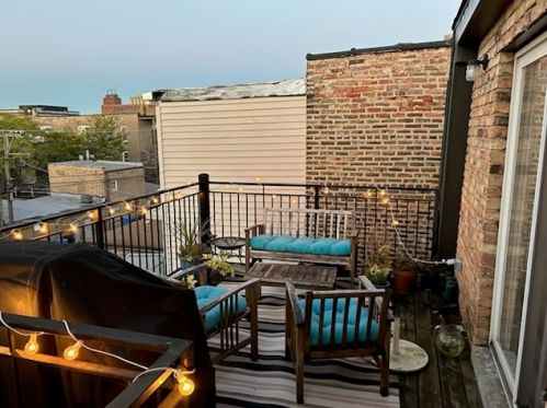 2540 Walton St, Chicago IL  60622-0035 exterior