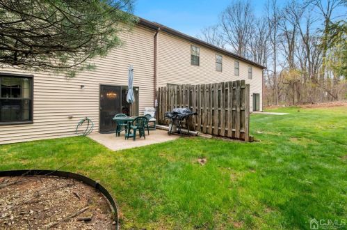 46 Woodfern St, Edison NJ 08820-1443 exterior