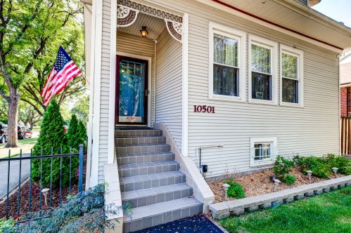10501 Hamilton Ave, Chicago, IL 60643-2513