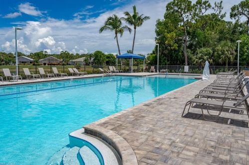 7416 Berkshire Pne Dr, Naples FL 34104-9436 exterior