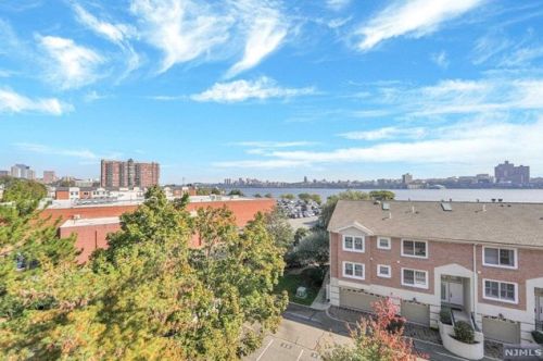 200 Grand Cove Way, Edgewater NJ  07020-7214 exterior