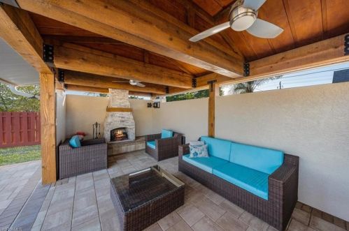 108 Mentor Dr, Naples FL 34110-1327 exterior