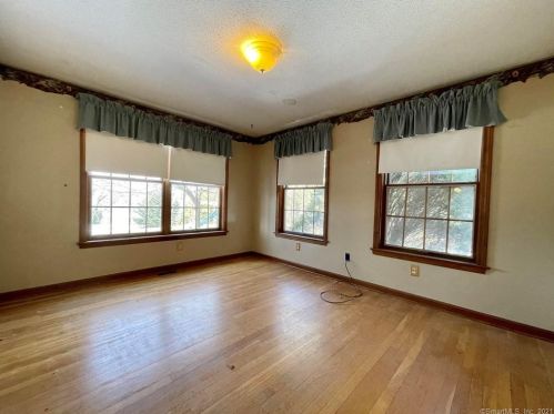 254 Jobs Hl Rd, Ellington CT 06029-2209 exterior