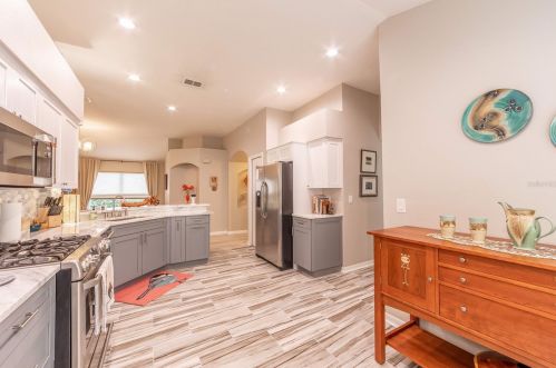 10006 Bridgeton Dr, Tampa FL  33626-1840 exterior