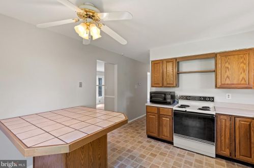 1921 Dundee Rd, Rockville MD exterior