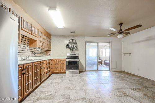 6938 Cypress St, Phoenix, AZ 85035-3333