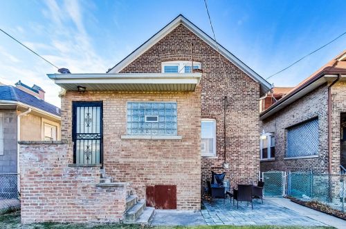 7443 Merrill Ave, Chicago IL  60649-3210 exterior