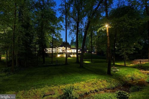 8751 Brook Rd, Mc Lean VA  22102-1507 exterior