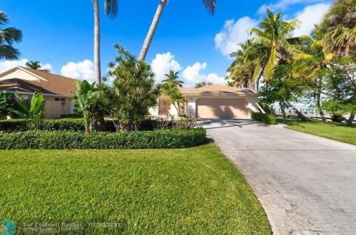 1701 Bayshore Dr, Fort Pierce FL  34949-3402 exterior