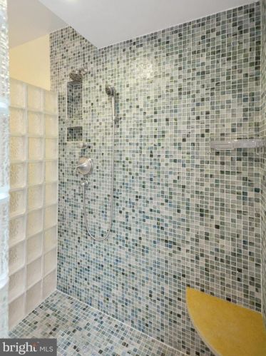 16 Arlive Ct, Rockville MD 20854-2978 exterior