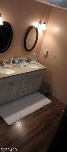 15 John St, West Milford Lakes NJ 07480-2138 exterior