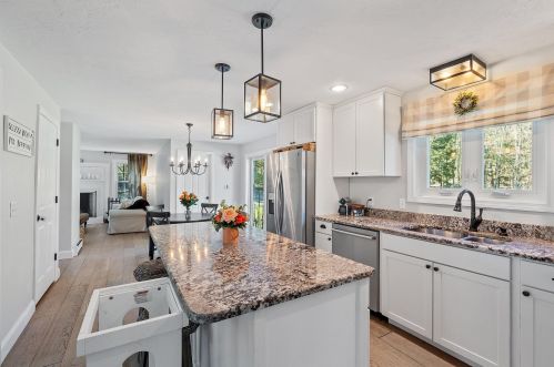 5 Spillway Ln, Concord NH 03301-8303 exterior