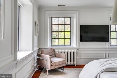 104 Mermaid Ln, Philadelphia PA 19118-3246 exterior